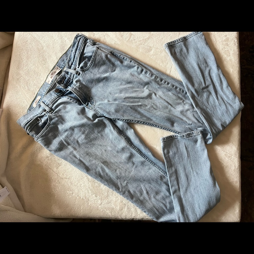 Holister Mens 30/34 jeans. . No pets no smoking.